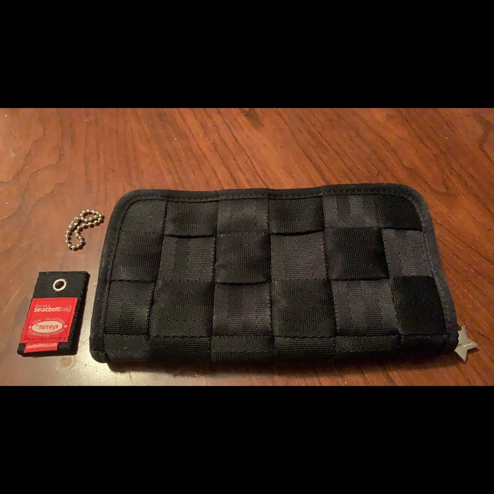Harvey’s Seatbelt Bags Black clutch wallet